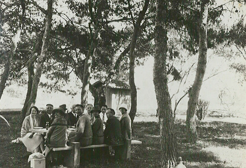 NER staff picnic with the Midgleys, Syra, 1927