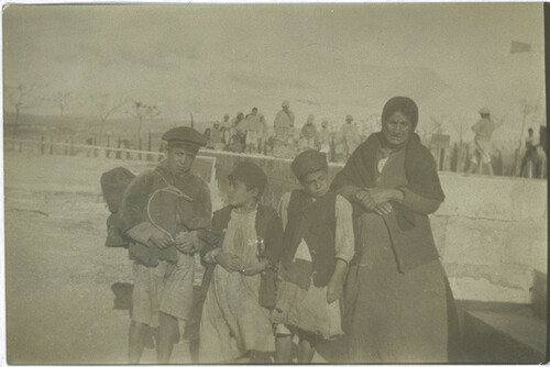 A grandmother arrives with three children. Sidon, c. 1919–1920.