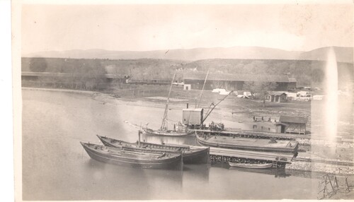 Lighters unload at the relief supply base. Derindje, 1921–22.