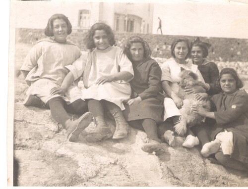 Six of his own girls meet him again. Edipsos, c. 1923.